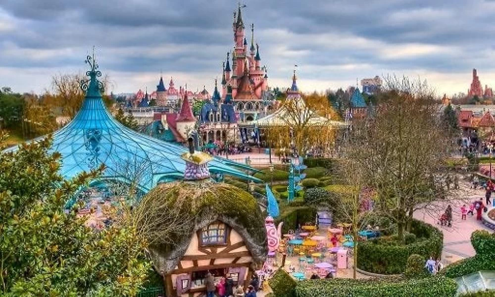 Γαλλία: Η Disneyland αναβάλλει για δύο μήνες την επαναλειτουργία της